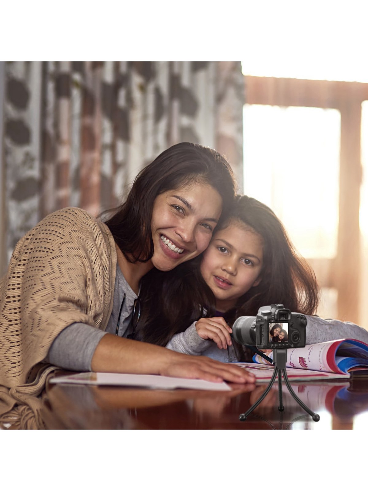 Black flexible mini tripod with bendable legs, photo 3