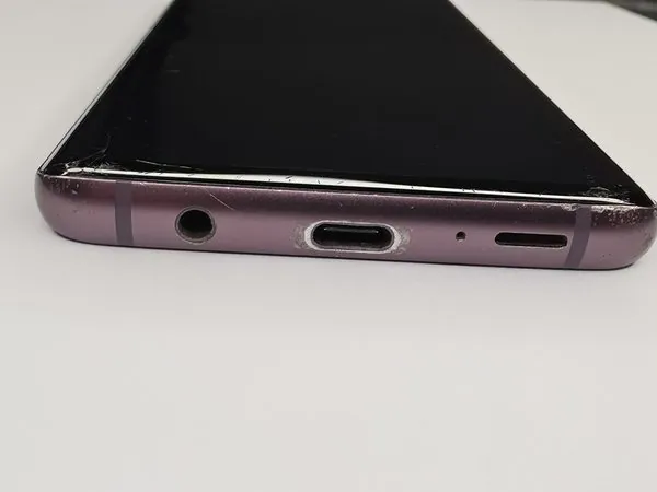 Samsung Galaxy S9+ bottom edge and ports